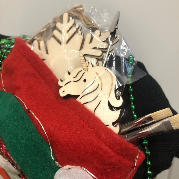 Medium Curated Festive Gift Basket - Picture 5 of 8